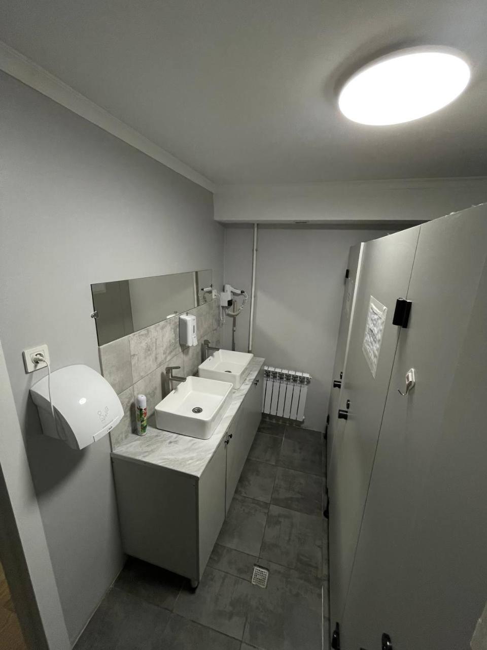 אלמטי Hostel Nomad מראה חיצוני תמונה